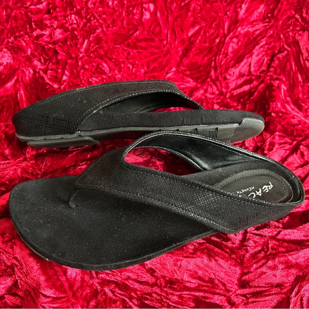 NWOB Kenneth Cole Vegan Suede Flip Flop Sandals - Picture 5 of 12